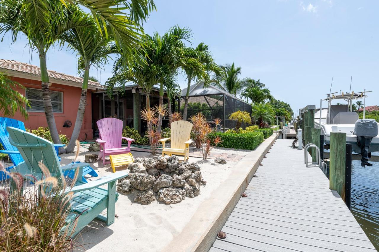 Villa Waterfront Oasis On Private Dock, Pool, & Firepit! West Palm Beach