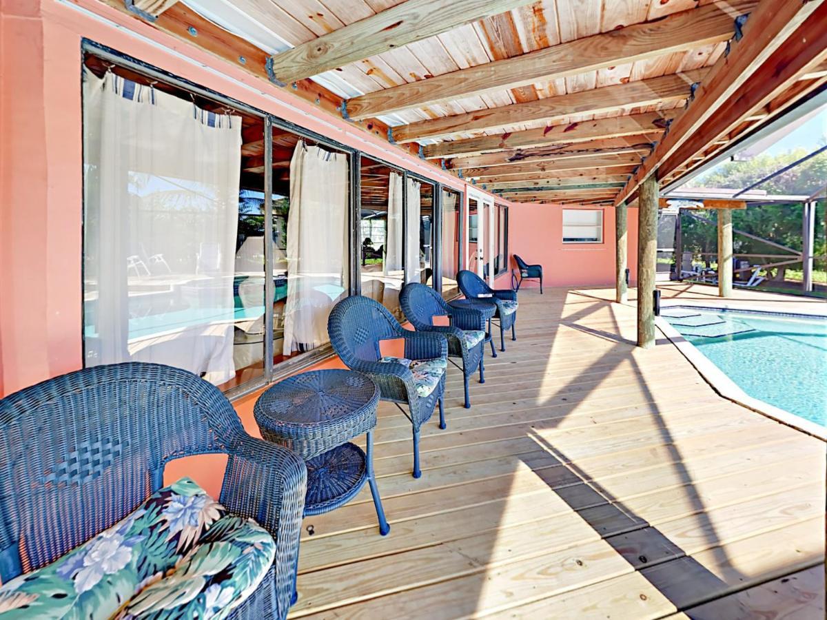 Waterfront Oasis On Private Dock, Pool, & Firepit! Villa West Palm Beach