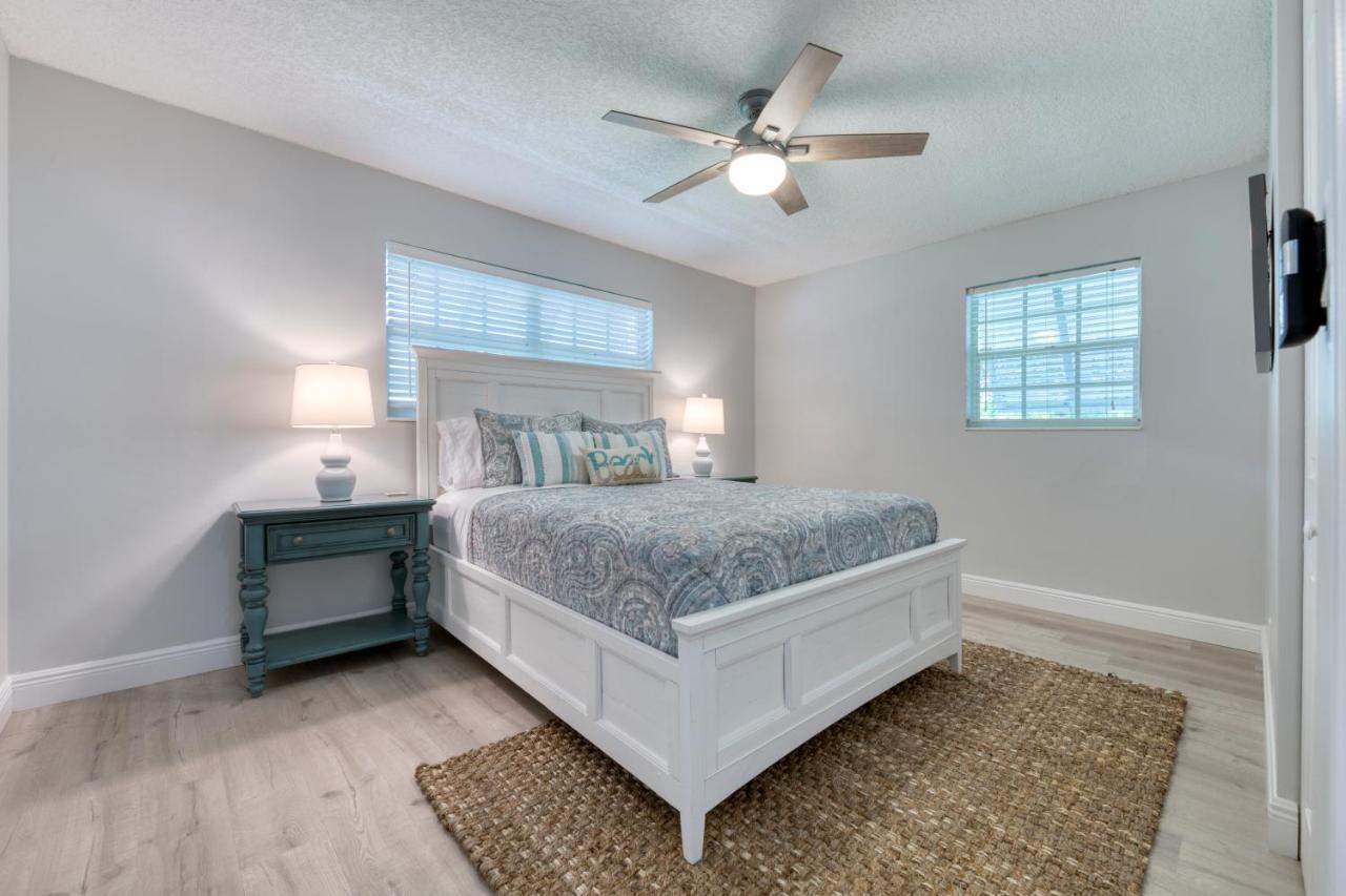 Enchanting Juno Home! Sleeps 8! West Palm Beach