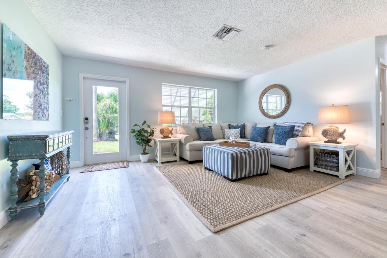 Enchanting Juno Home! Sleeps 8! *