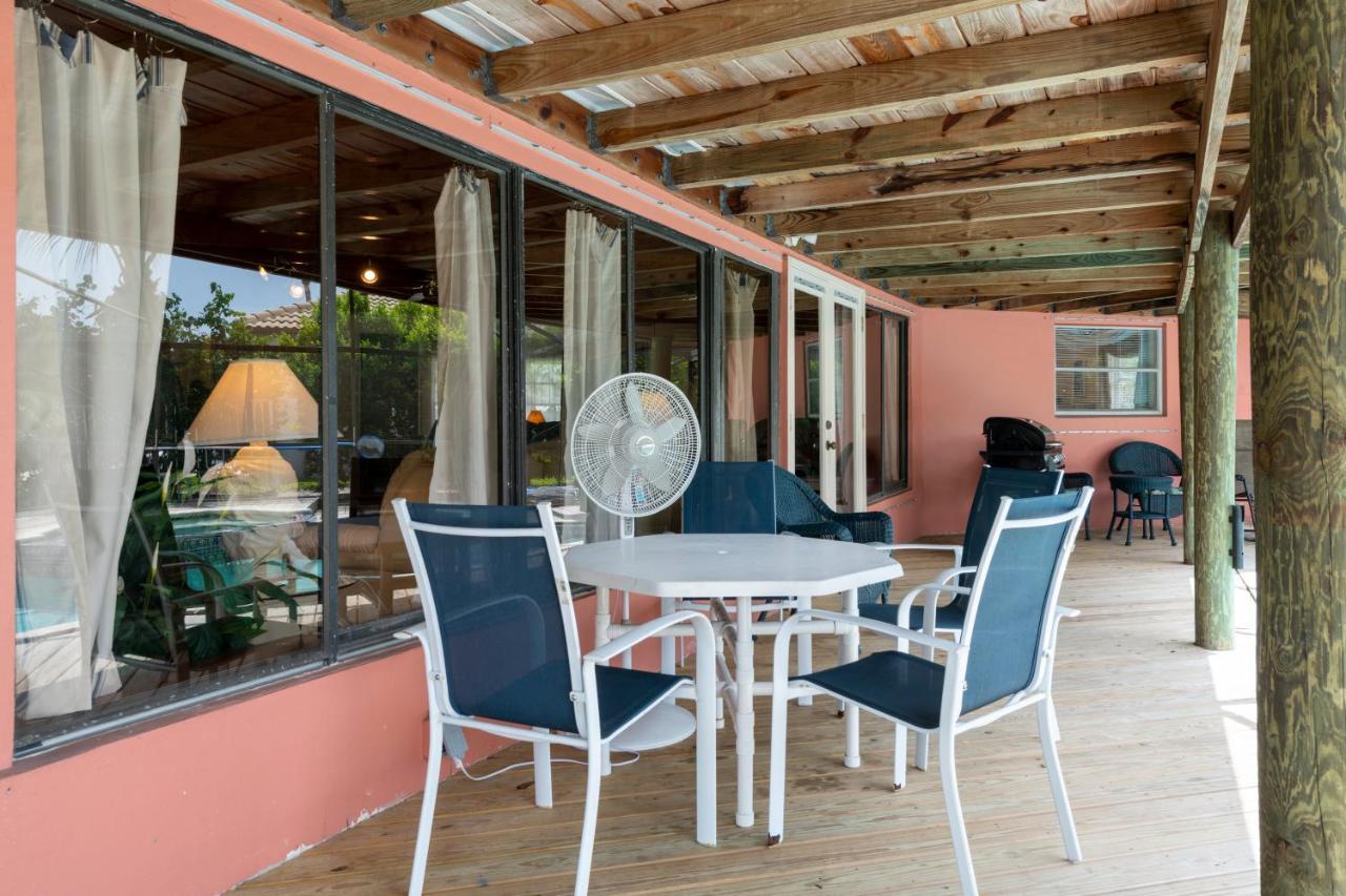 Waterfront Oasis On Private Dock, Pool, & Firepit! Villa