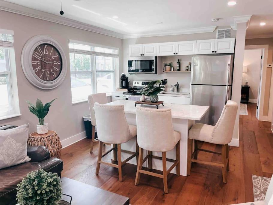 Apartment Remodeled Downtown #1