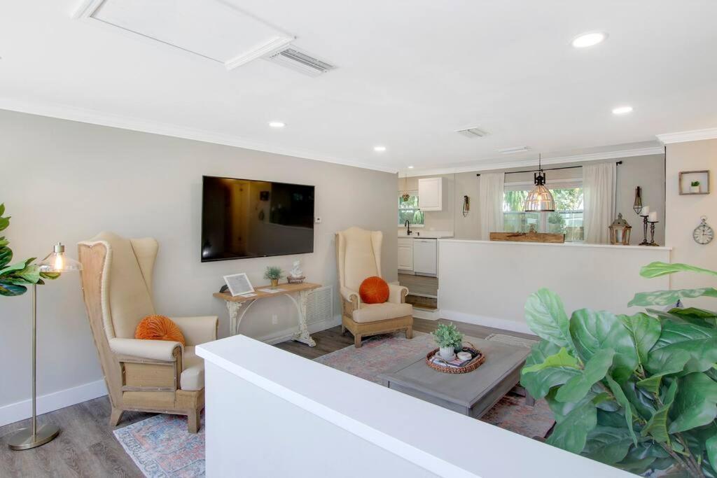 New 2br #5 Apartment West Palm Beach