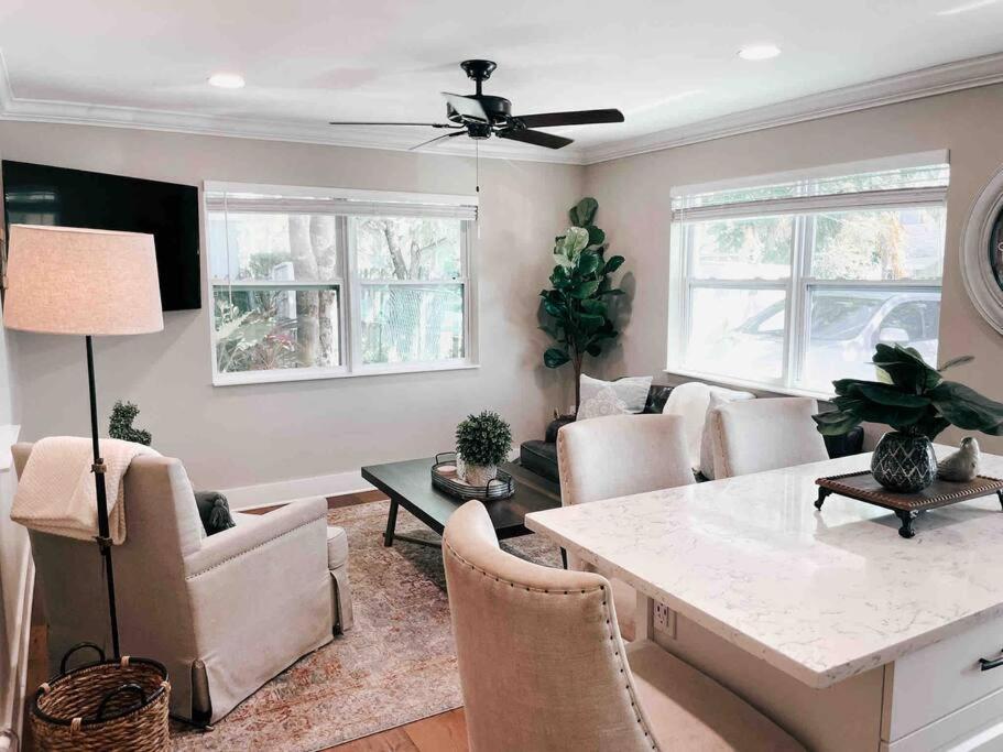 Apartment Remodeled Downtown #1 *