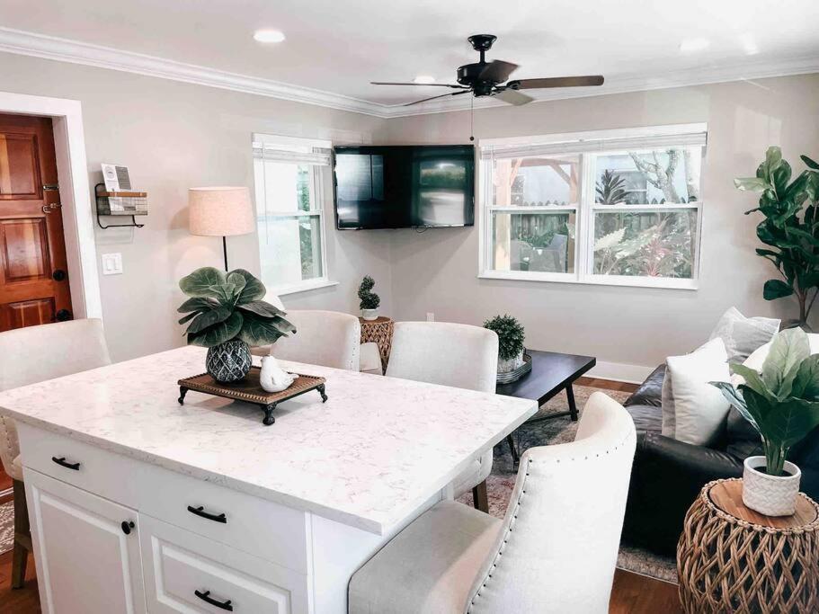 Remodeled Downtown #1 Apartment West Palm Beach