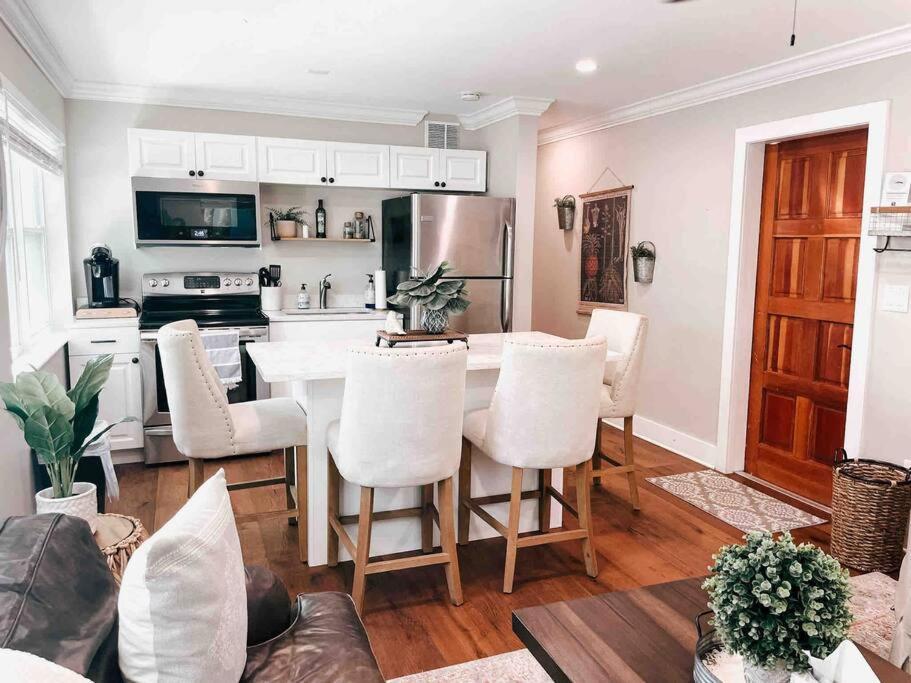 Remodeled Downtown #1 Apartment *