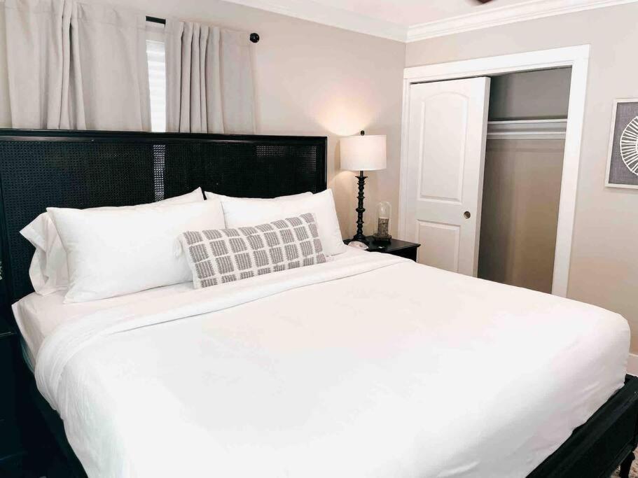 Apartment Remodeled Downtown #1