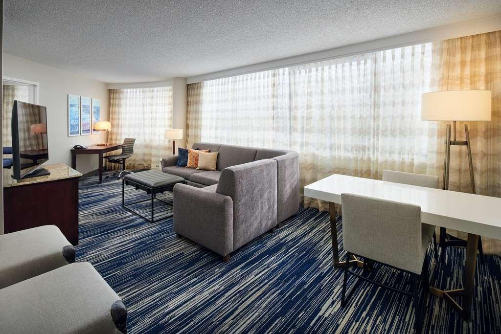 Hotel Embassy By Hilton West Palm