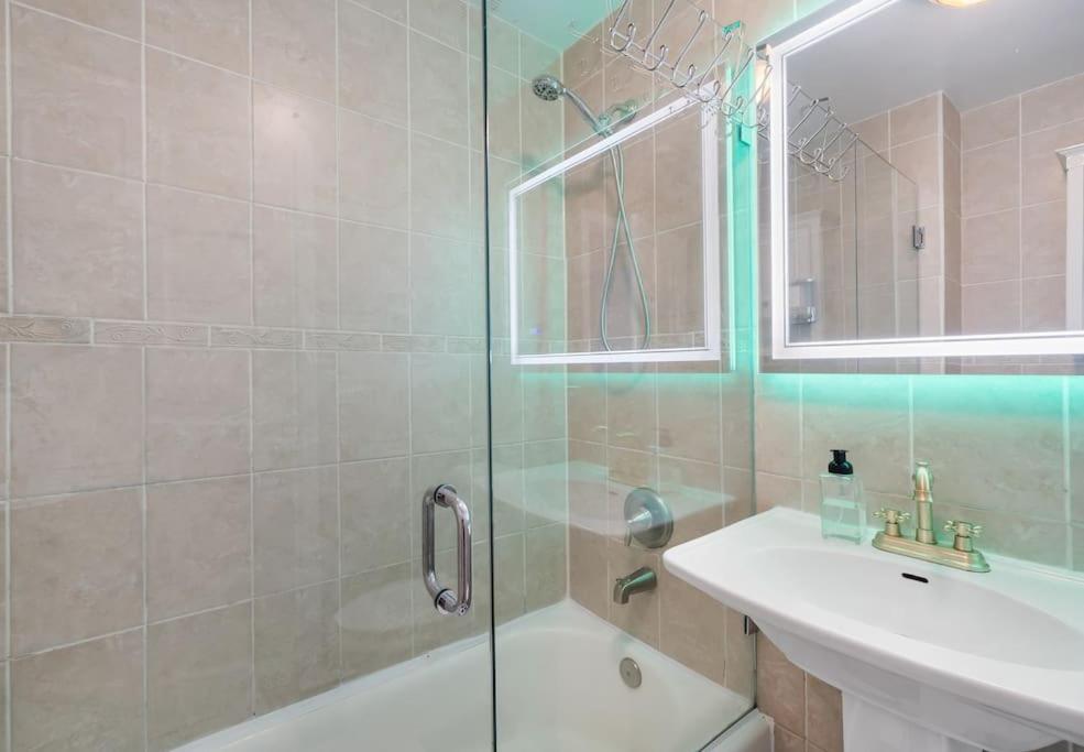 Apartment The Golden Alligator 2 - 3 Beds 1 Bath Palm Regency Style, Near Everything West Palm Beach