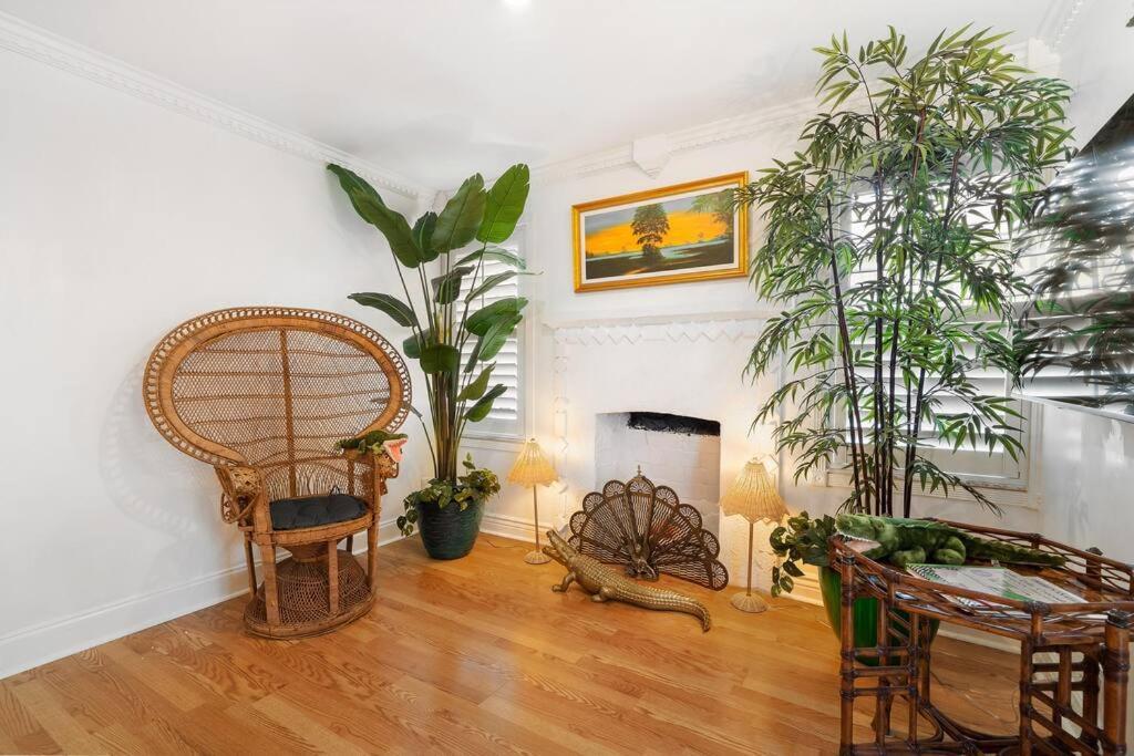 The Golden Alligator 2 - 3 Beds 1 Bath Palm Regency Style, Near Everything
