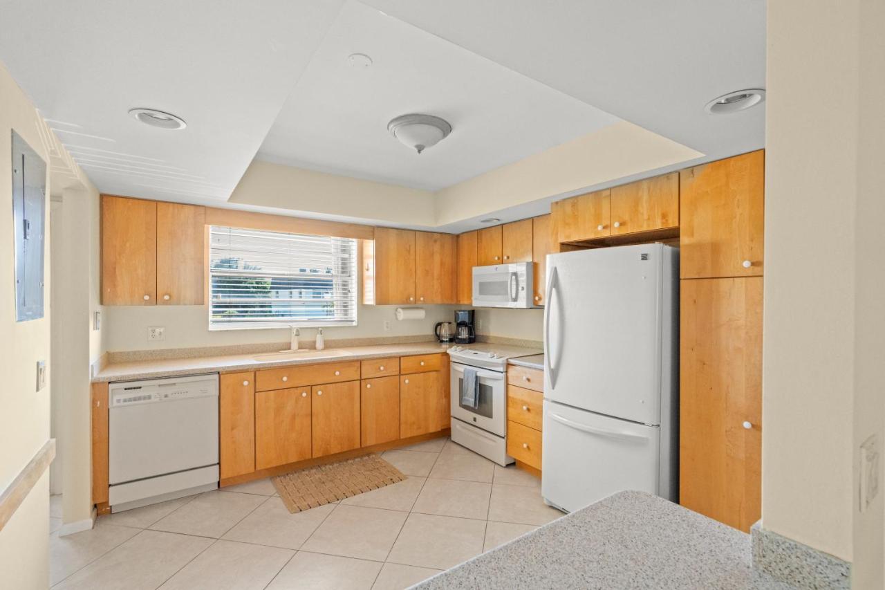 Apartment Sunny Beachside Oasis Sleeps 6,1 Blocktowaves *