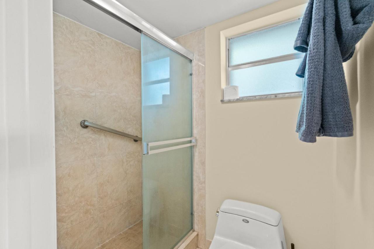 Apartment Sunny Beachside Oasis Sleeps 6,1 Blocktowaves