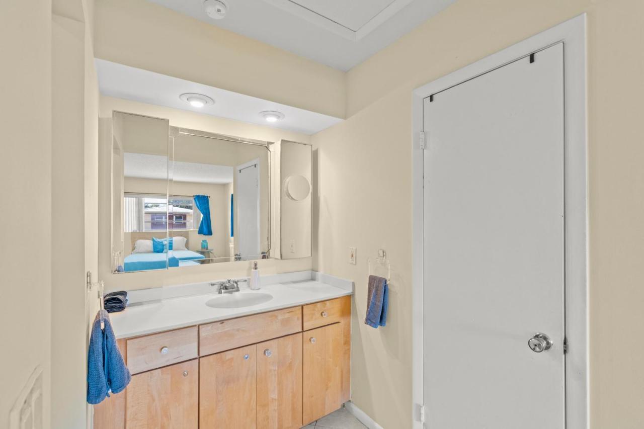 Apartment Sunny Beachside Oasis Sleeps 6,1 Blocktowaves *