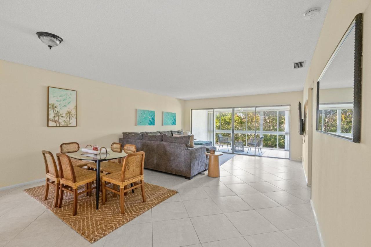 Sunny Beachside Oasis Sleeps 6,1 Blocktowaves *