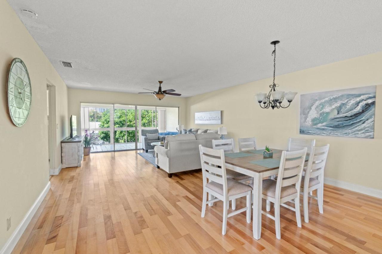 1 Block To The Beach! King Beds! Spacious! Apartment