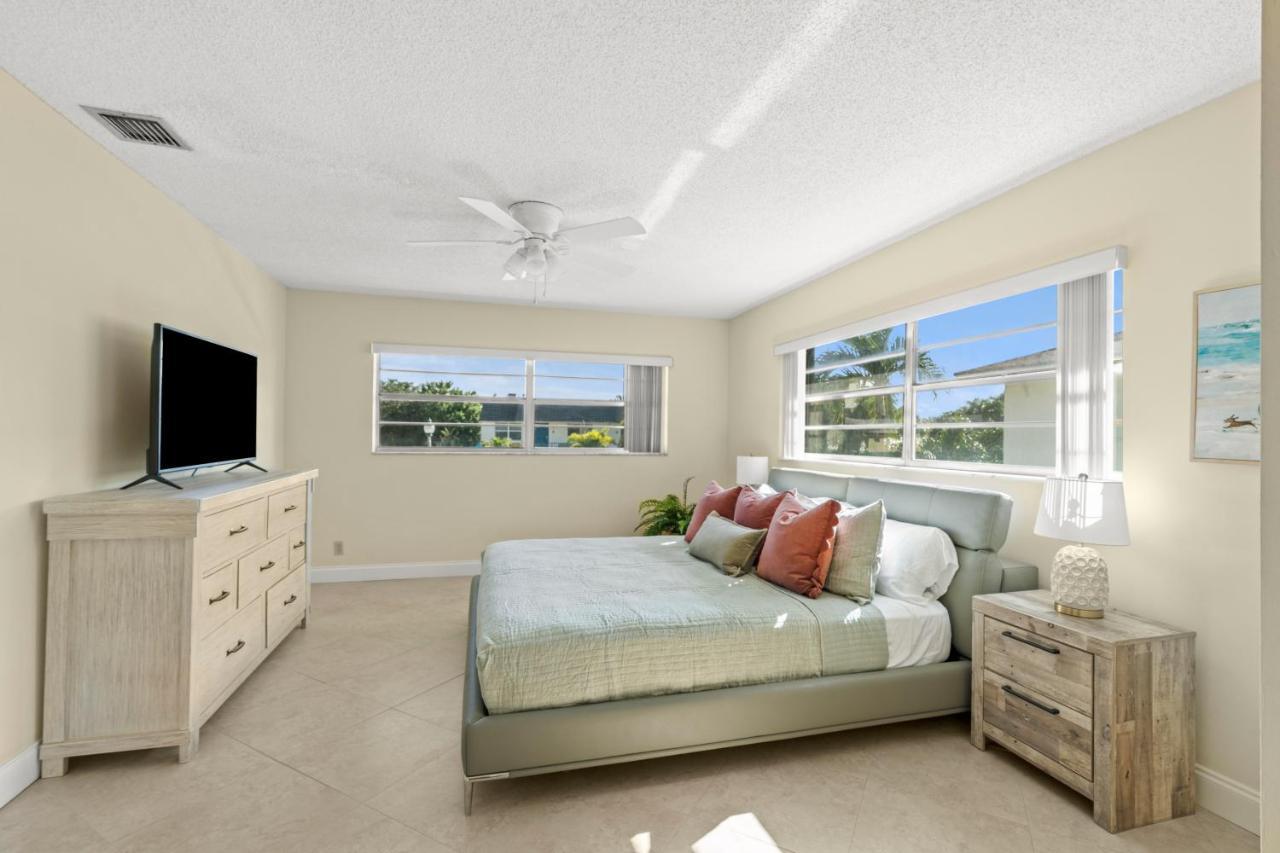 1 Block To The Beach! King Beds! Spacious! *