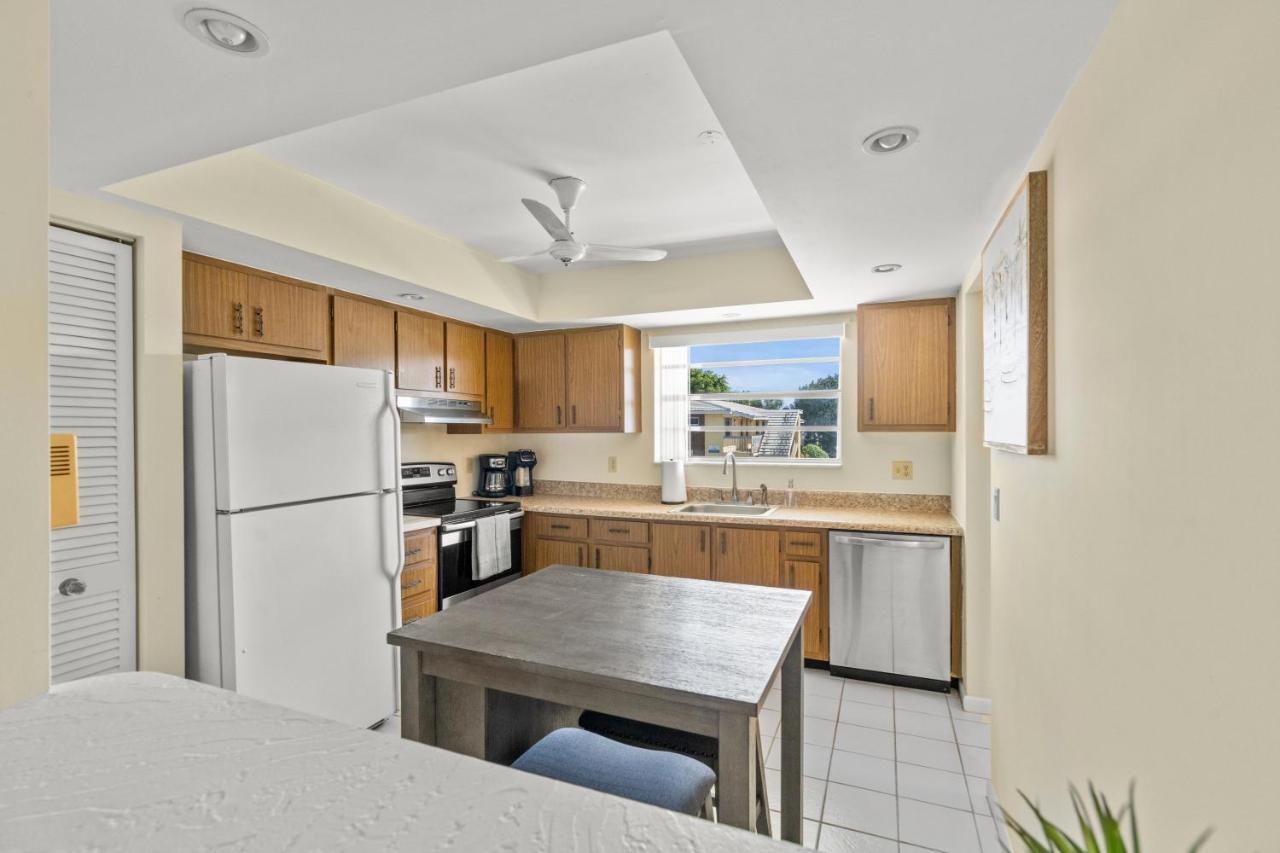 1 Block To The Beach! King Beds! Spacious! Apartment