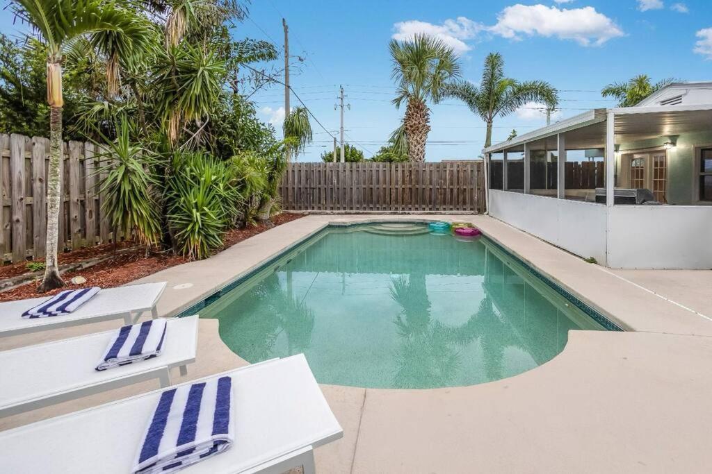 Serenity Retreat Pool Bbq Swing Set Wifi+