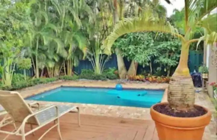 Tropical Bungalow With Heated Pool West Palm Beach