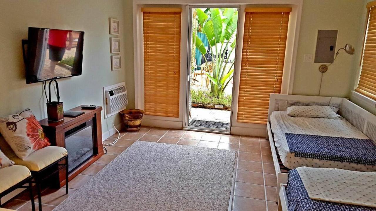 Tropical Bungalow With Heated Pool Holiday home