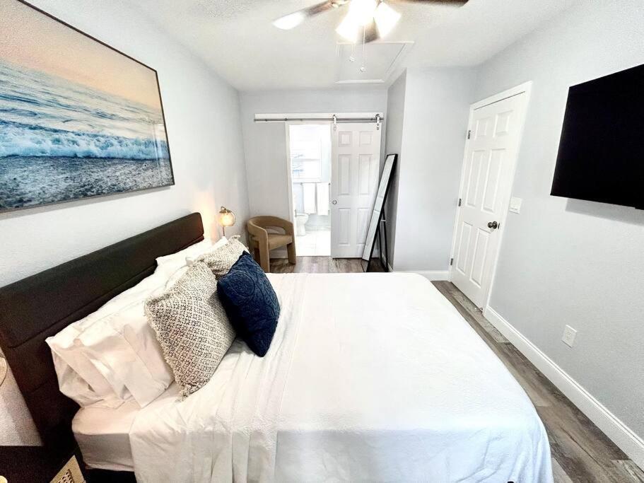 Gorgeous & Convenient Near Airport West Palm Beach