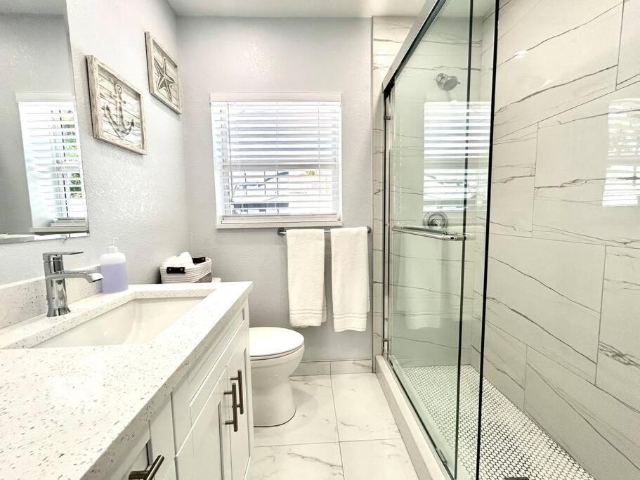 Gorgeous & Convenient Near Airport *