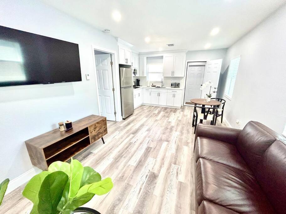 Gorgeous & Convenient Near Airport West Palm Beach