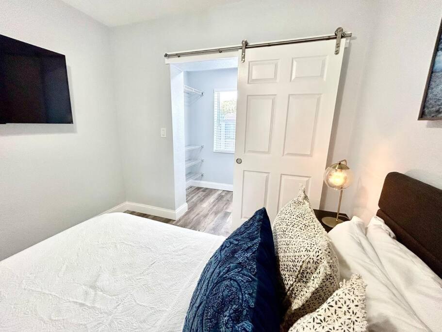 Apartment Gorgeous & Convenient Near Airport *