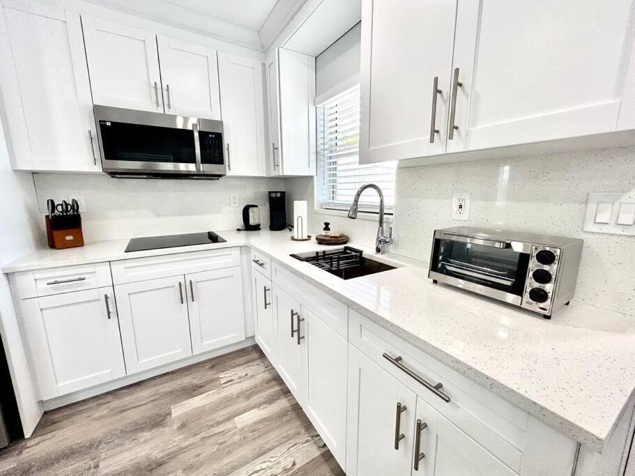 Apartment Gorgeous & Convenient Near Airport *