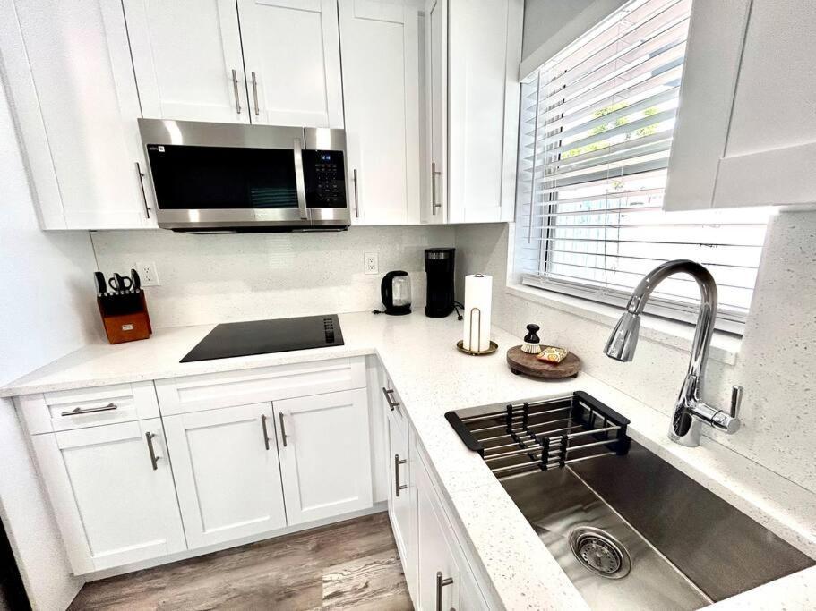 Gorgeous & Convenient Near Airport *