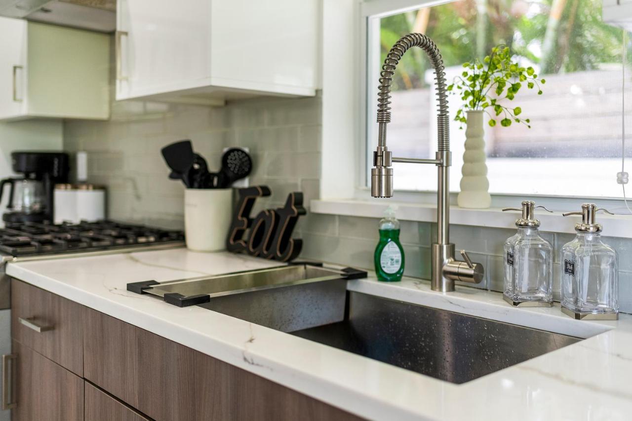 Luxury Downtown West Palm Cottage! *
