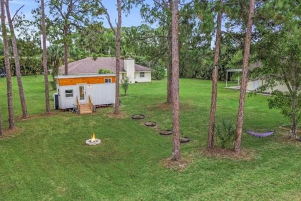 Summer Tiny House Apartment