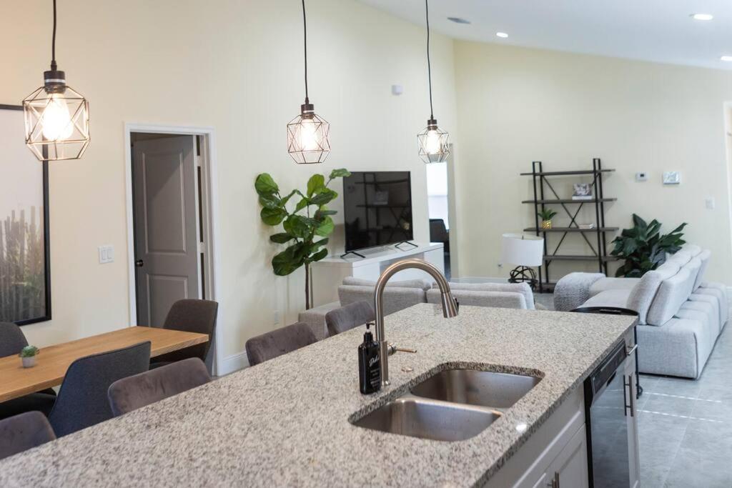 Holiday home Palm Getaway With Hot Tub & Mini Golf Near Beaches, Downtown, And Plenty Of Shopping West Palm Beach