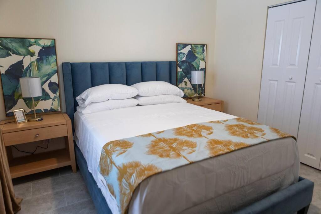 Palm Getaway With Hot Tub & Mini Golf Near Beaches, Downtown, And Plenty Of Shopping * West Palm Beach