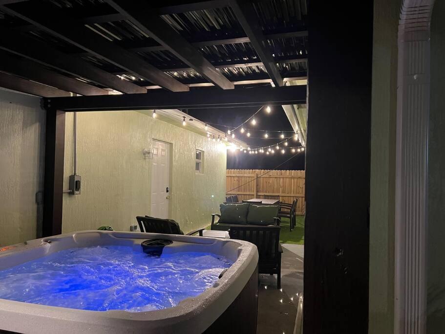 Palm Getaway With Hot Tub & Mini Golf Near Beaches, Downtown, And Plenty Of Shopping Holiday home