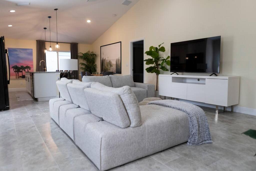 Holiday home Palm Getaway With Hot Tub & Mini Golf Near Beaches, Downtown, And Plenty Of Shopping *