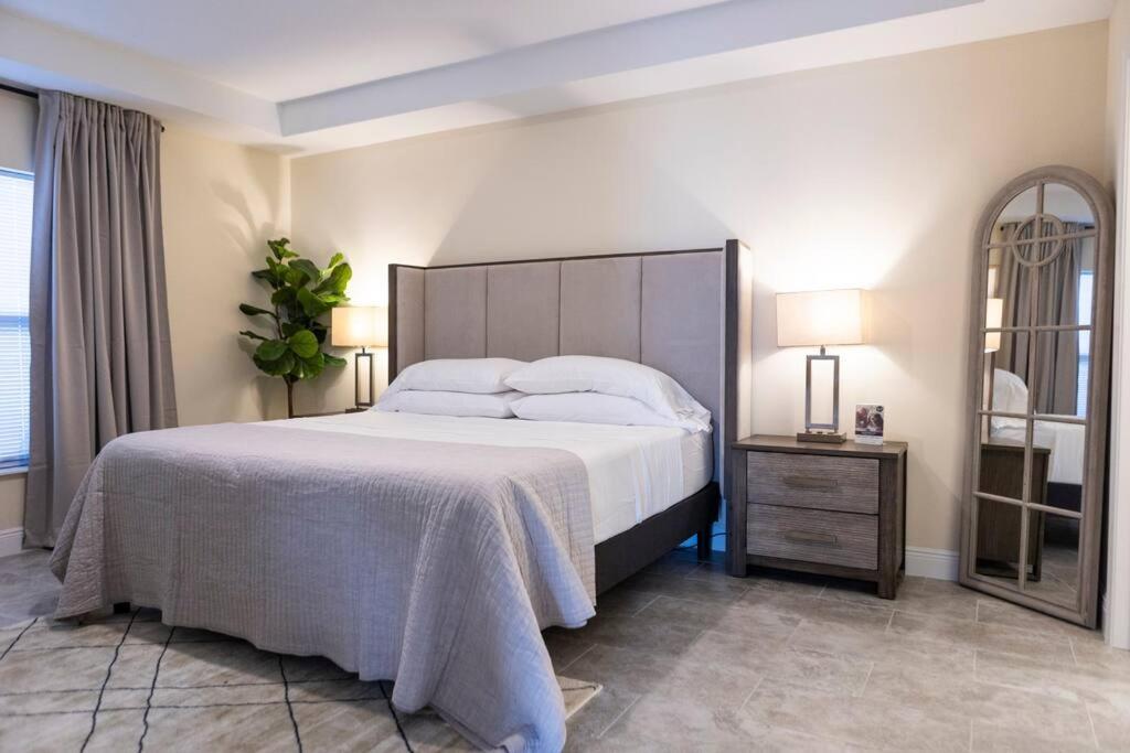 Holiday home Palm Getaway With Hot Tub & Mini Golf Near Beaches, Downtown, And Plenty Of Shopping *