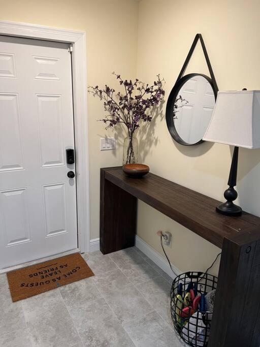 Palm Getaway With Hot Tub & Mini Golf Near Beaches, Downtown, And Plenty Of Shopping Holiday home *