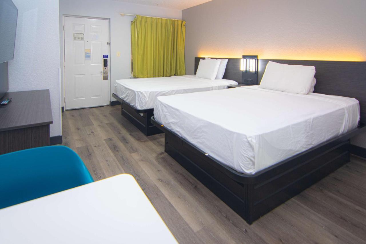 6-west Palm Beach, Fl Hotel