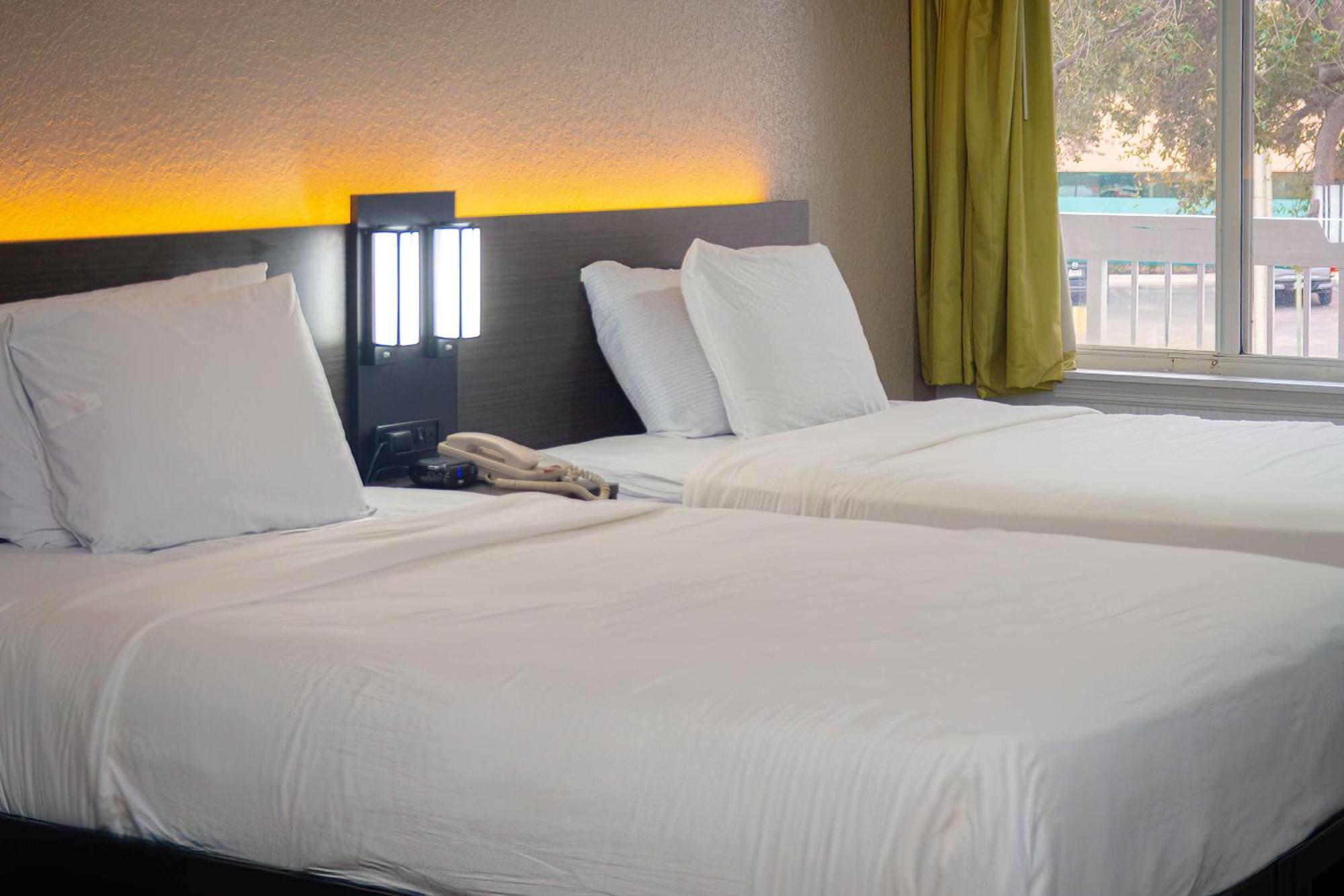 Hotel 6-west Palm Beach, Fl
