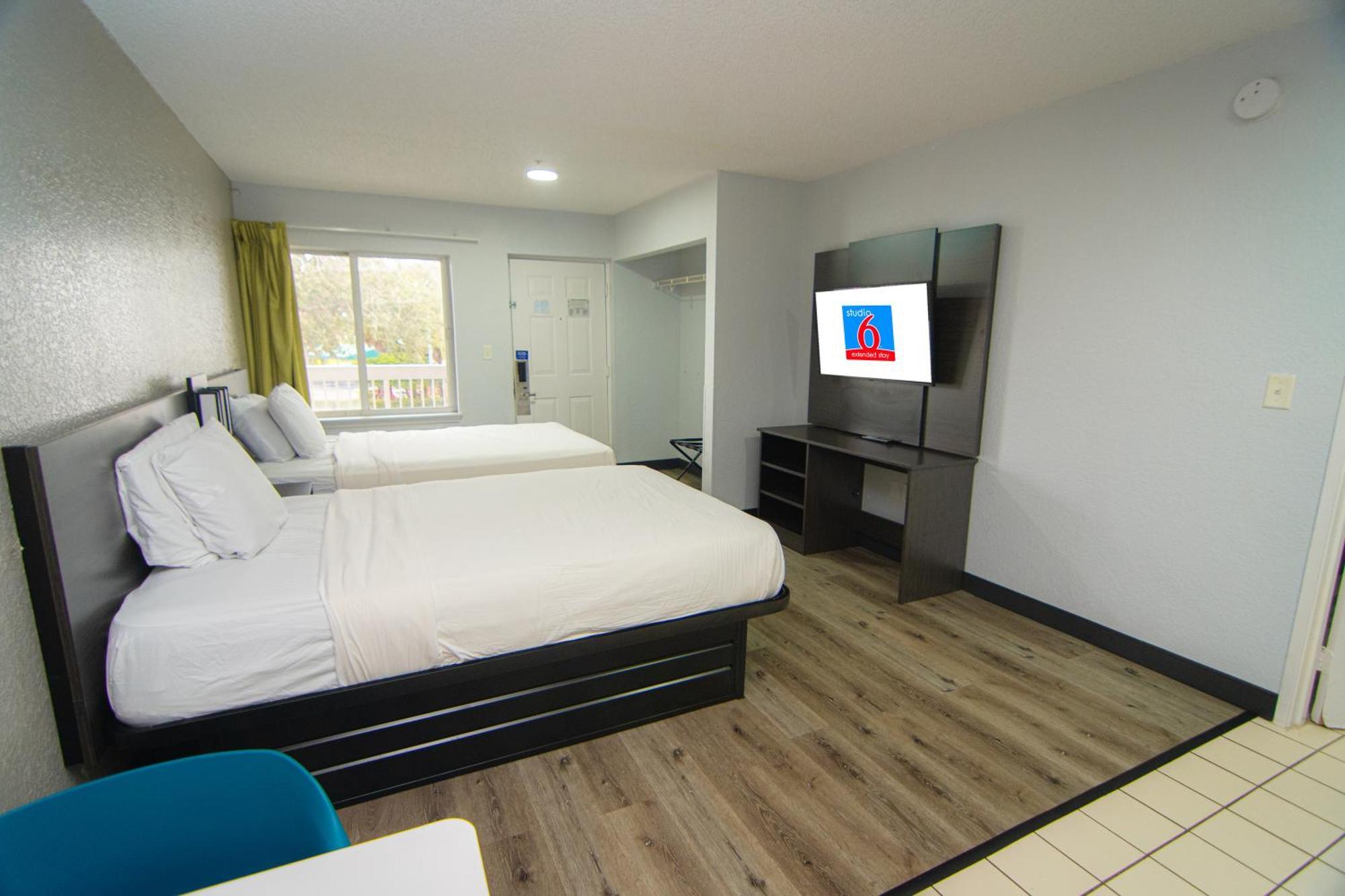 Hotel 6-west Palm Beach, Fl 2*