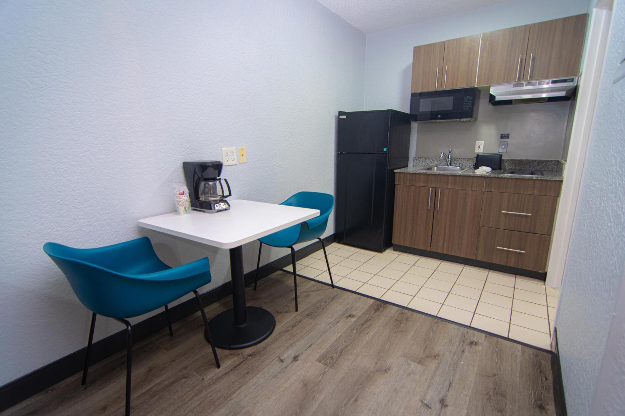 6-west Palm Beach, Fl Hotel 2*