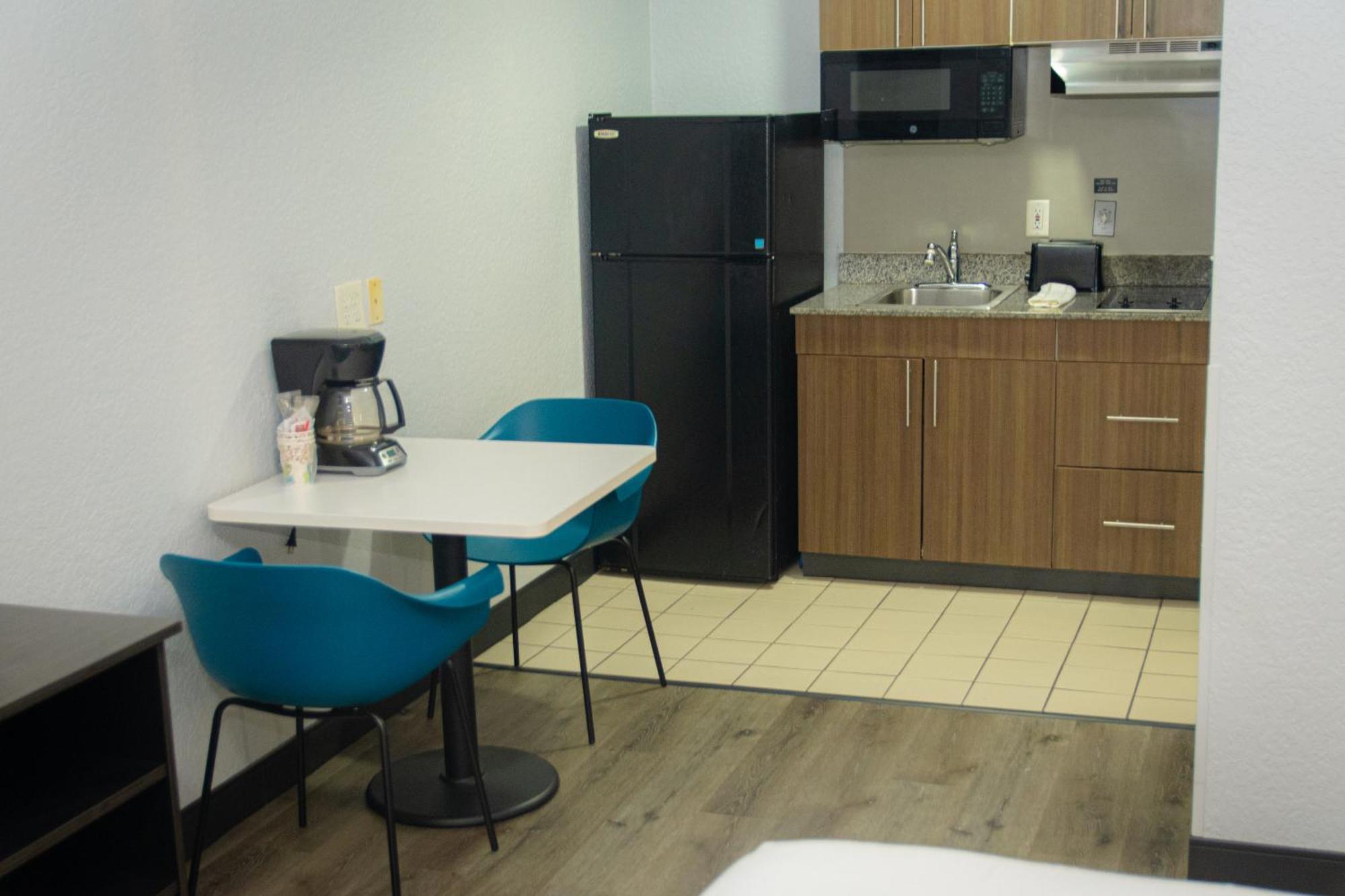 Hotel 6-west Palm Beach, Fl 2*