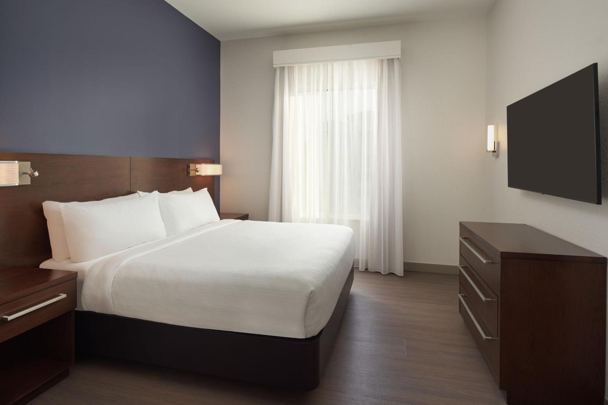 By Marriott West Palm Downtown 3*