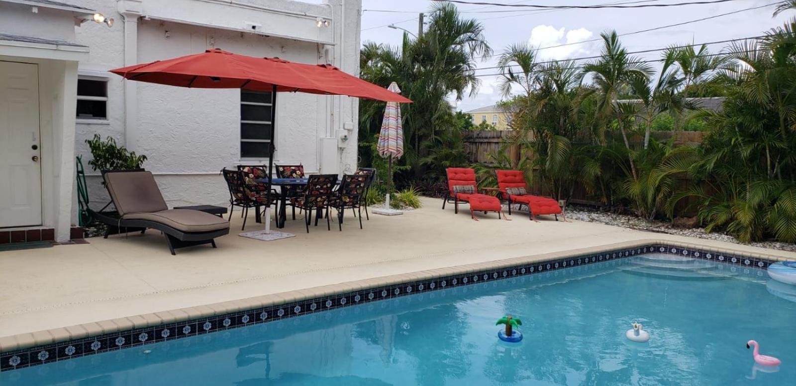 Holiday home Poolside Tropical Getaway Easy Access To Fun *