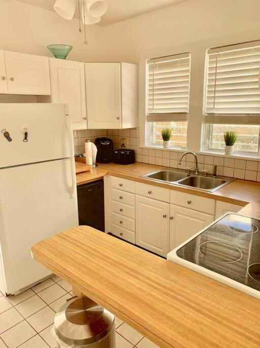 Poolside Tropical Getaway Easy Access To Fun West Palm Beach