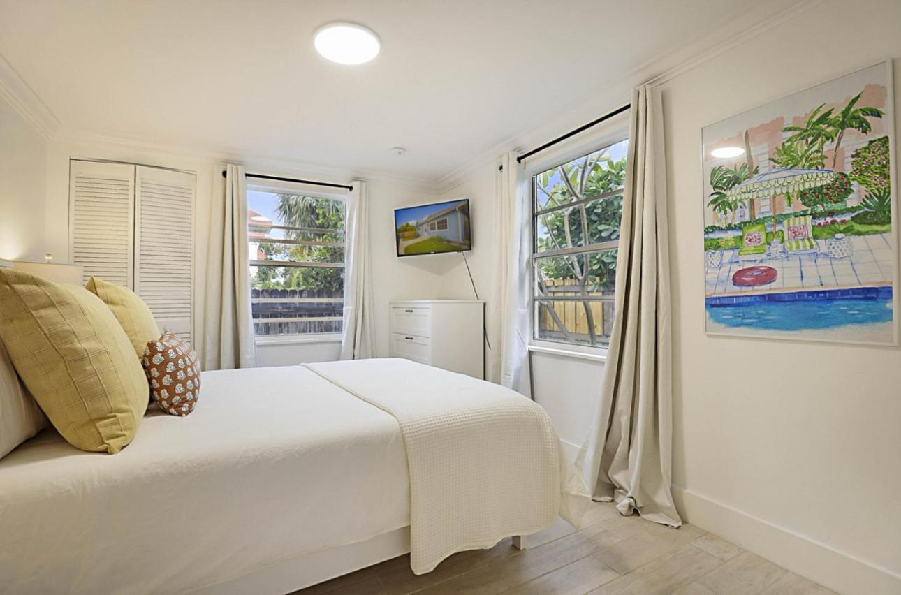 Relax & Unwind Pool Retreat 2 Bed 2 Bath *