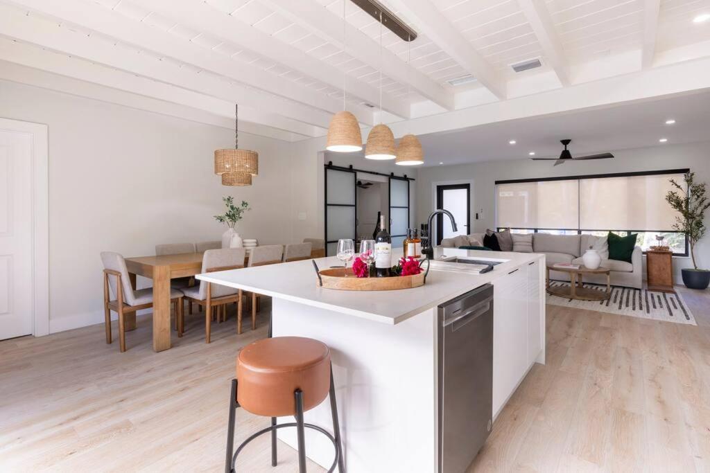 Holiday home Modern Home, Family Friendly, Heated Pool *