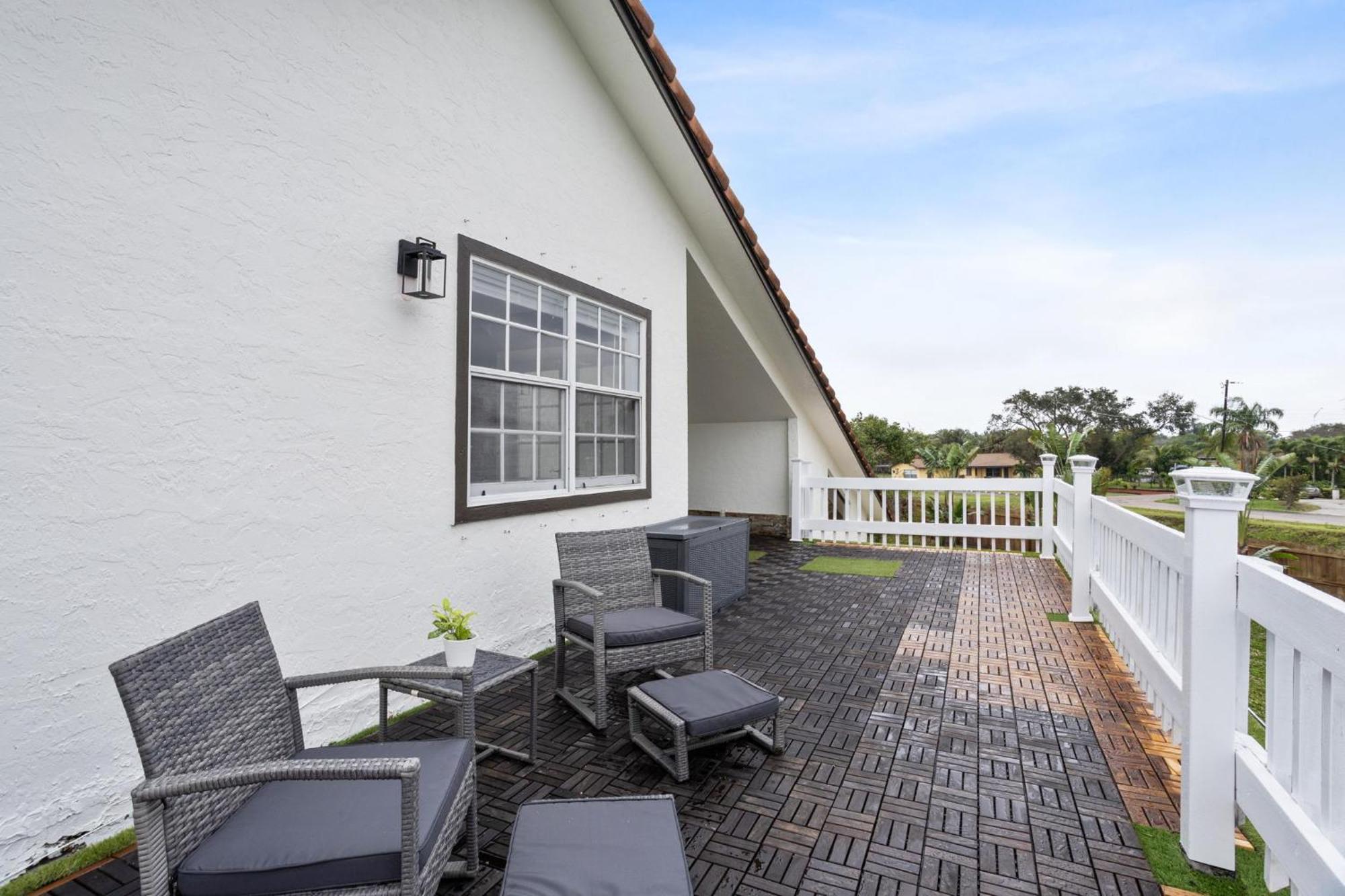 Escondida Drive - Minimum 3 Night *