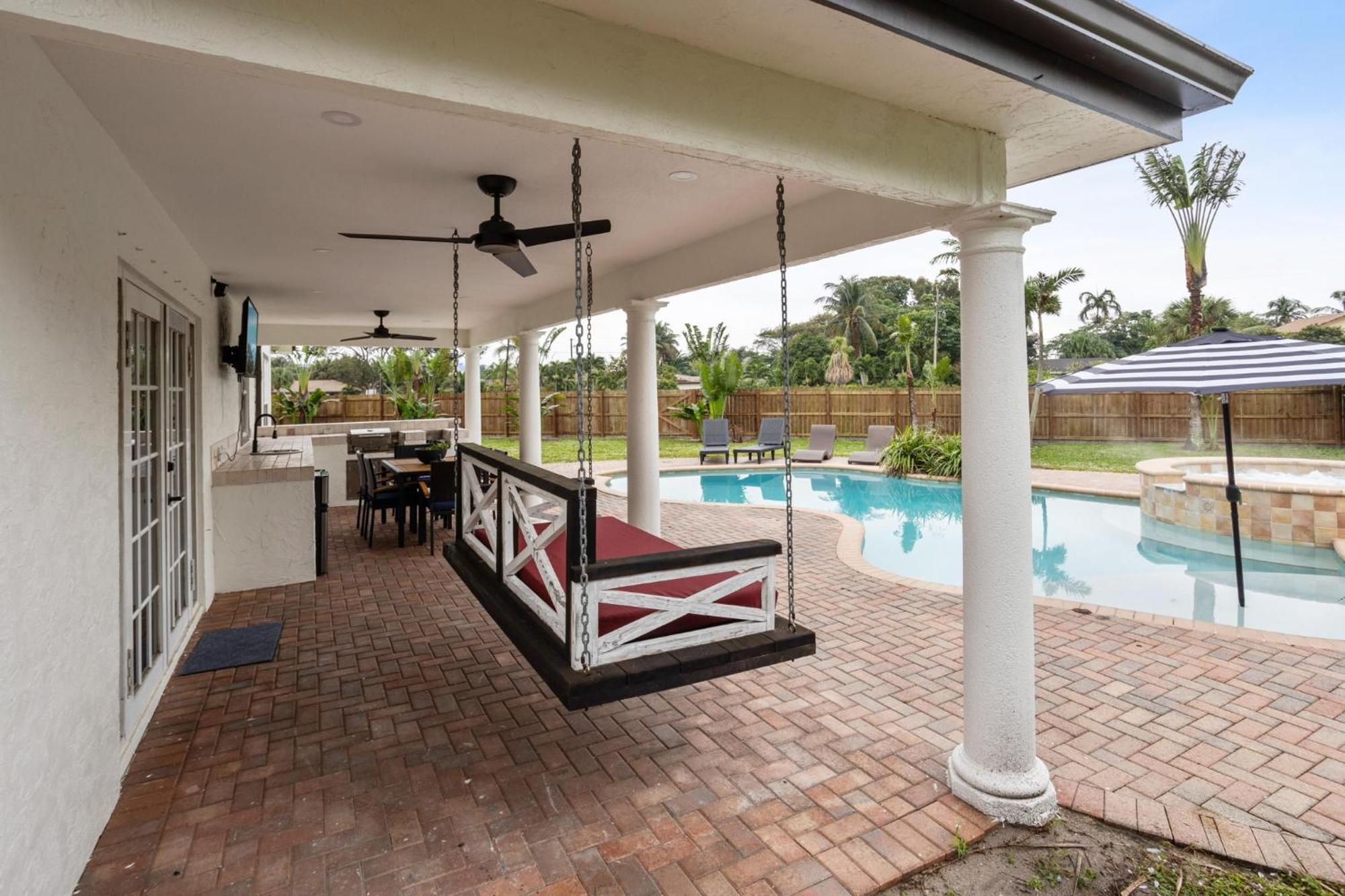 Escondida Drive - Minimum 3 Night West Palm Beach